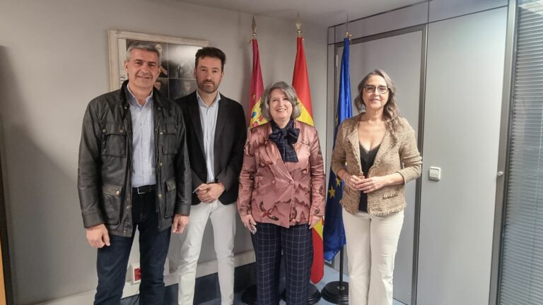 Mercedes Gómez acompaña a Rubén Torres en su comienzo al frente de la Delegación provincial de Desarrollo Sostenible