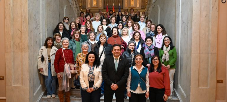 Mujeres de Moral de Calatrava visitan la Diputación de Ciudad Real dentro de las actividades del Ayuntamiento con motivo del 8-M