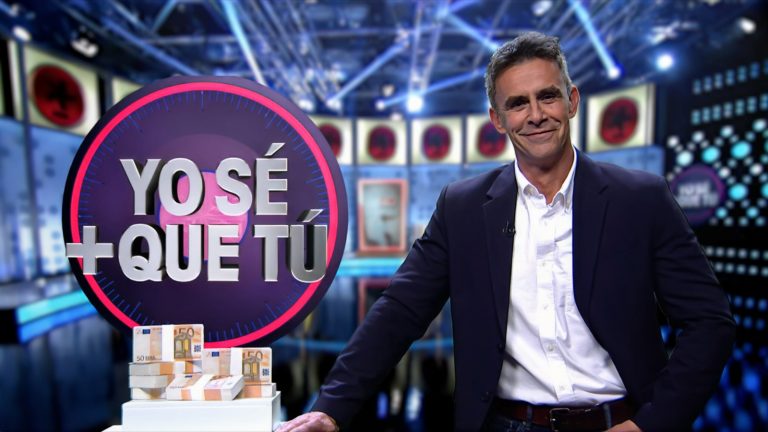 Alonso Caparrós vuelve a ponerse delante de las cámaras como presentador en el nuevo concurso de CMM “Yo sé + que tú” Alonso Caparrós vuelve a ponerse delante de las cámaras como presentador en el nuevo concurso de CMM “Yo sé + que tú”