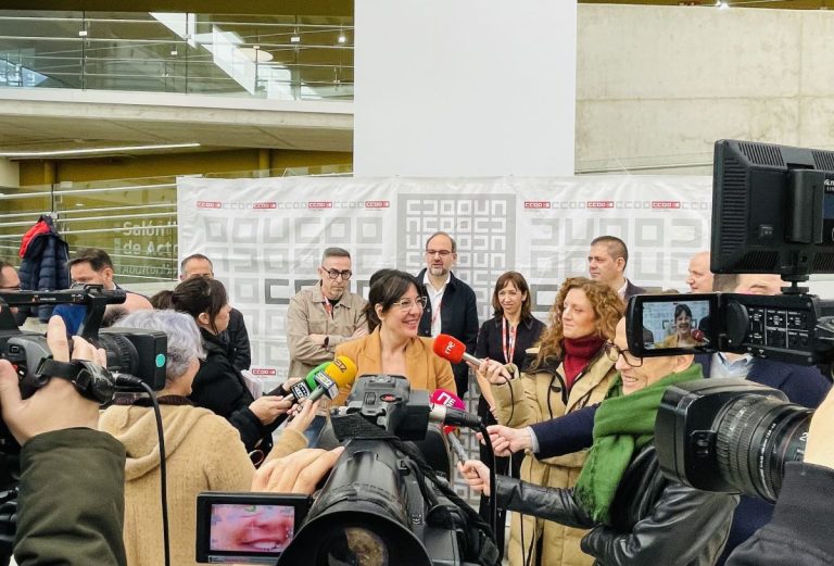 Blanca Fernández comparte con CCOO el reto del Gobierno de Castilla-La Mancha de eliminar la brecha laboral que sufren las mujeres