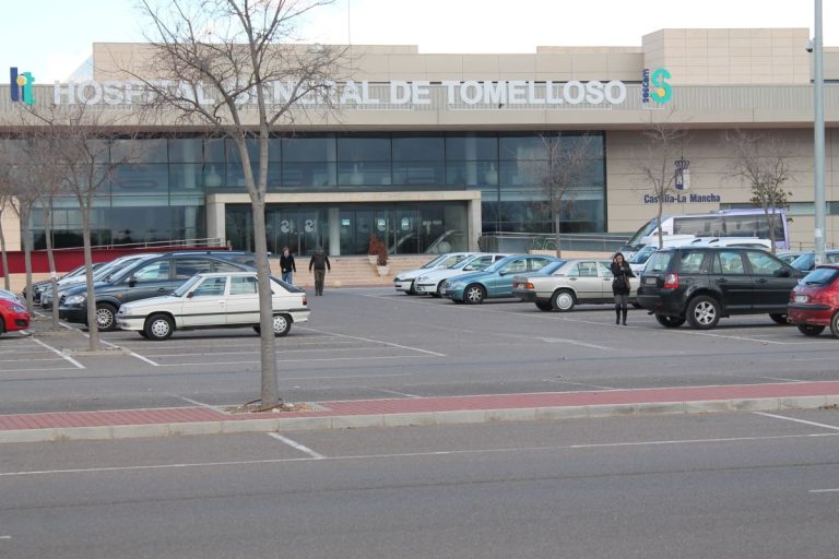 Hospitalizada una joven de 17 años afectada por el humo en el incendio de una vivienda en Tomelloso Hospitalizada una joven de 17 años afectada por el humo en el incendio de una vivienda en Tomelloso