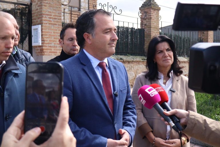 Vox afea a PSOE y PP que no condenen que sus integrantes fueron «agredidos e insultados» en carpa informativa en Cuenca