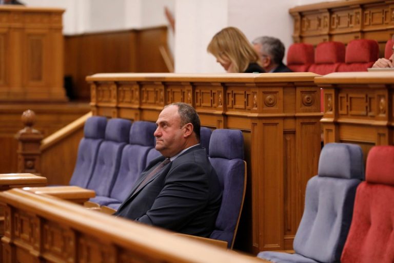 PSOE, PP y Vox chocan por los aranceles de EEUU al campo de C-LM y la Junta teme una posible guerra comercial
