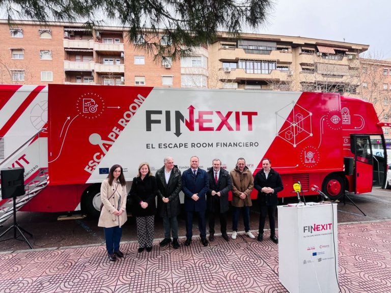 FINEXIT, el ‘escape room’ financiero que  desafía a los estudiantes de Formación Profesional, se detiene en Ciudad Real   FINEXIT, el ‘escape room’ financiero que  desafía a los estudiantes de Formación Profesional, se detiene en Ciudad Real
