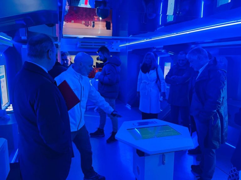 FINEXIT, el ‘escape room’ financiero que  desafía a los estudiantes de Formación Profesional, se detiene en Ciudad Real   FINEXIT, el ‘escape room’ financiero que  desafía a los estudiantes de Formación Profesional, se detiene en Ciudad Real