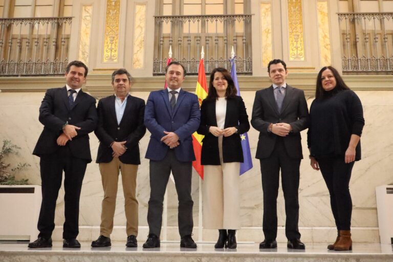 David Moreno y Luis Blázquez mantienen un encuentro con el Grupo Municipal VOX en el Ayuntamiento de Ciudad Real