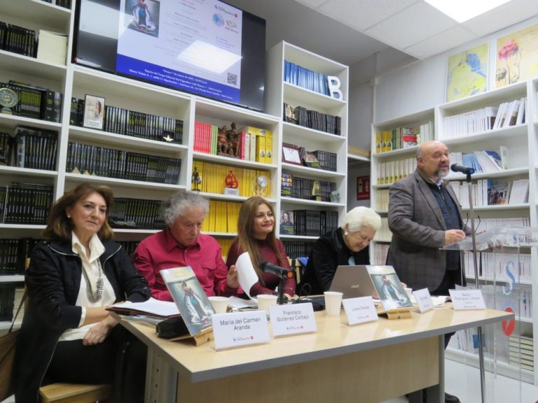 En la sede del Grupo Editorial Sial Pigmalión, en calle Huesca, 7 de Madrid:  Presentación del libro Raíces de luz de Julieta Deossa