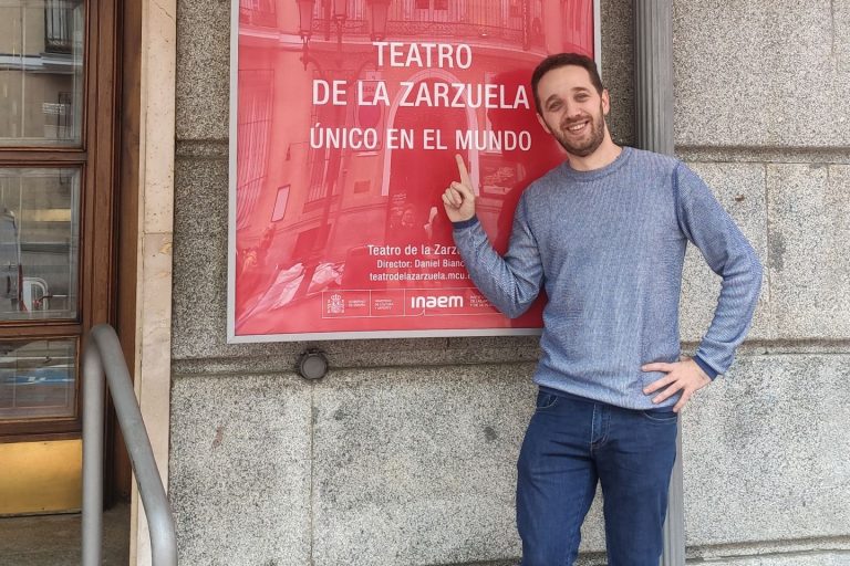 El Teatro de la Zarzuela confía en Carlos Alcázar para acercar el género lírico español a las aulas