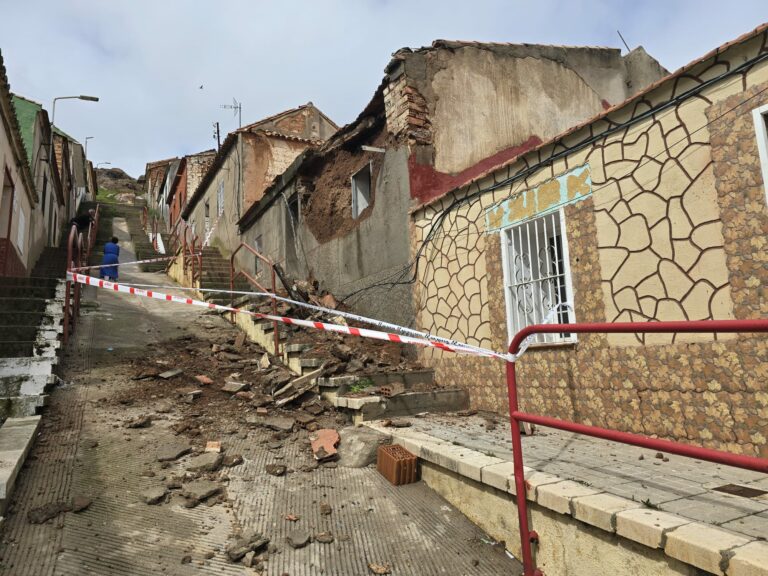 Puertollano: Se desploma una casa en la calle Blas de Otero