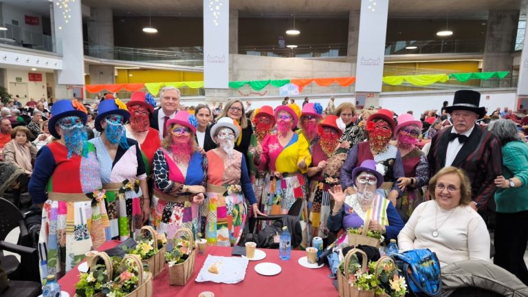 Ciudad Real: Unas 600 personas disfrutan con el baile de Carnaval para mayores