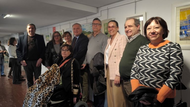 El Ayuntamiento de Ciudad Real apoya a los familiares y enfermos de Alzheimer en una exposición benéfica