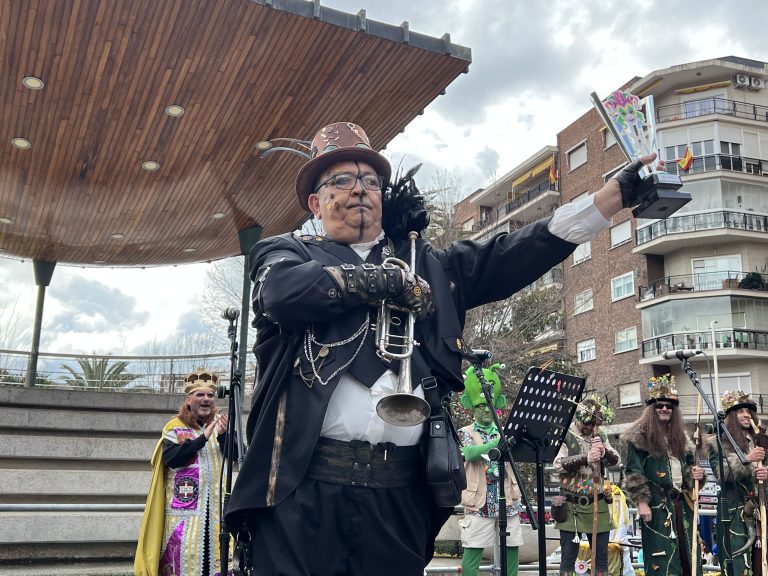 Los carnavaleros de Puertollano se arrancan repartiendo críticas a cascoporro