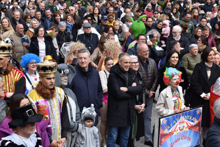 El PSOE critica la «pataleta» del alcalde de Puertollano ante las críticas del mascarón durante el pregón del carnaval