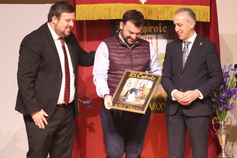 Puertollano: La Asociación El Capirote presentó su cartel de la Semana Santa 2025 en un emotivo acto