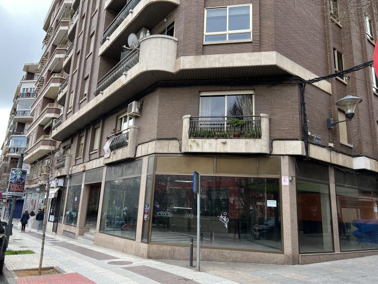 Puertollano: Uno de los grandes locales comerciales del Paseo de San Gregorio cae en manos de la gran banca