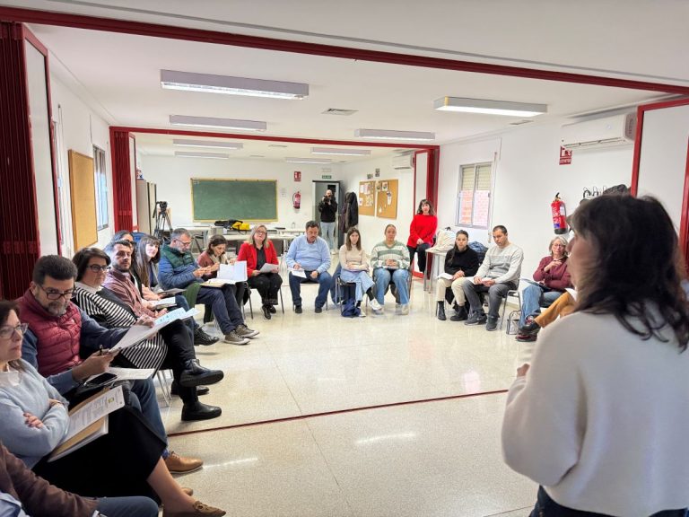 Administraciones, entidades sociales y vecinos analizan la situación de La Granja en la “Mesa de coordinación y seguimiento institucional”