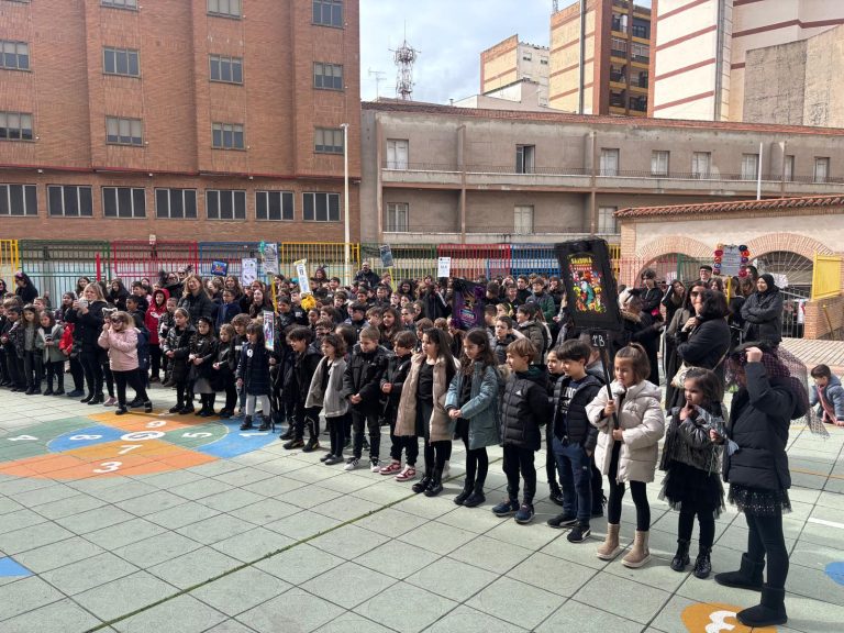 Puertollano: Los niños del Colegio Ramón y Cajal celebran el entierro de la sardina Puertollano: Los niños del Colegio Ramón y Cajal celebran el entierro de la sardina
