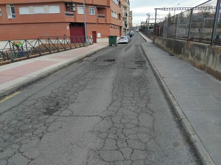 Puertollano: Piden el parcheo de los socavones de la calzada de la calle Estación