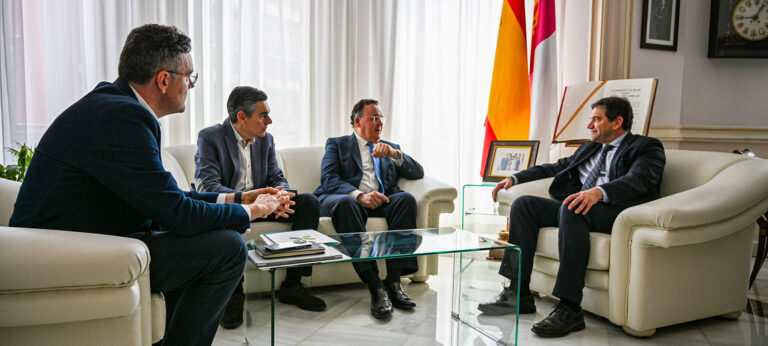 El presidente de la Diputación de Ciudad Real recibe al presidente de la Asociación Regional de Zonas Industriales de Castilla-La Mancha