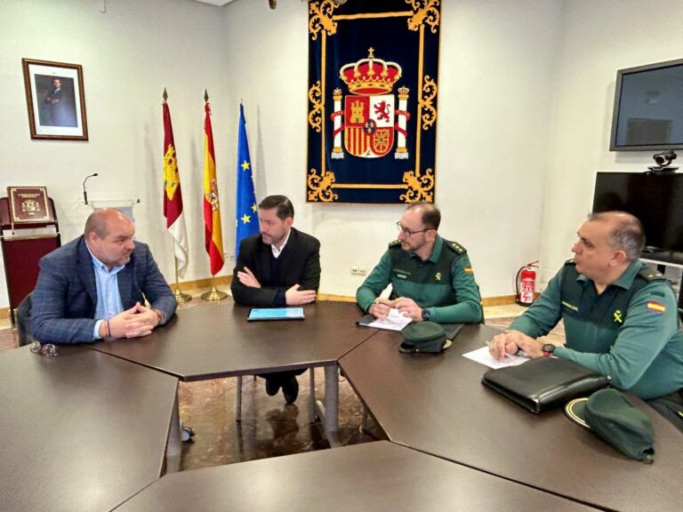 El subdelegado del Gobierno en Ciudad Real se reúne con el alcalde de Alcolea de Calatrava para reforzar la coordinación en materia de seguridad