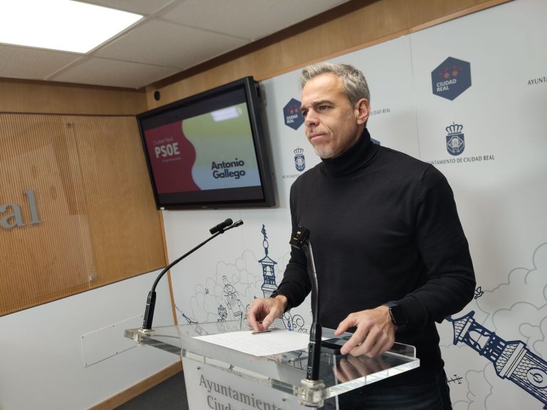 El PSOE señala que, mientas Vox critica las “mamandurrias”, sus concejales de Ciudad Real sean los que “más dinero público perciben”