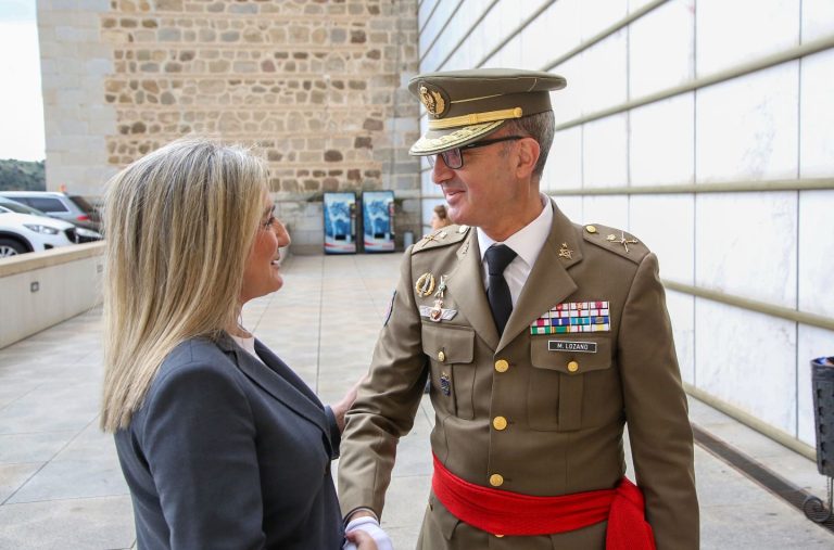 Milagros Tolón, en la toma de posesión del nuevo general director del Museo del Ejército de Toledo, el general de brigada Francisco Germán Martínez Lozano