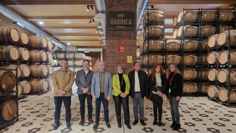 El Gobierno regional destaca el trabajo que está desarrollando junto al tejido empresarial para acelerar el proceso de descarbonización de Castilla-La Mancha