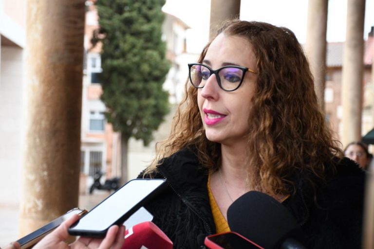 El Gobierno regional recuerda que hay millones de mujeres en el mundo sufriendo en mayor medida la pobreza, la violencia y la guerra