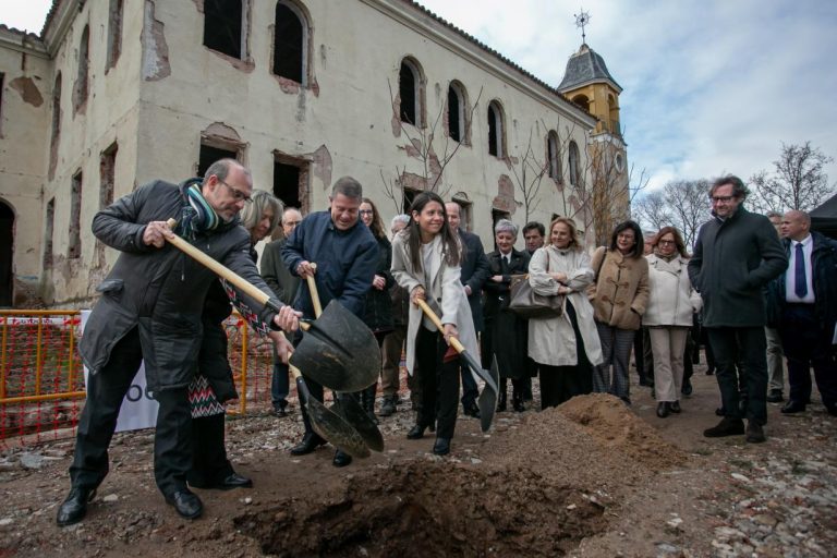García-Page coloca la primera piedra de la nueva residencia de mayores Los Olmos de Guadalajara, un centro referente en la región   García-Page coloca la primera piedra de la nueva residencia de mayores Los Olmos de Guadalajara, un centro referente en la región