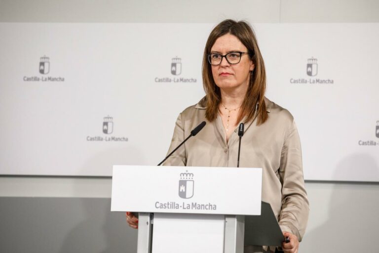 Luz verde a una inversión de más de un millón de euros para mantener e instalar marquesinas en líneas interurbanas de autobús de la región