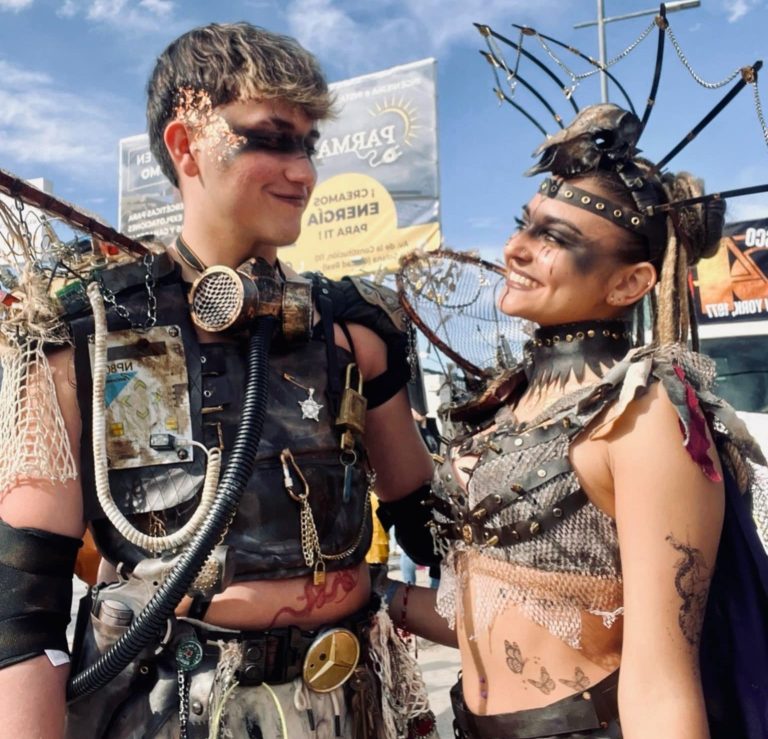 Los puertollanenses «Sueños del Arte» triunfan en el emblemático Desfile del Ofertorio de Herencia
