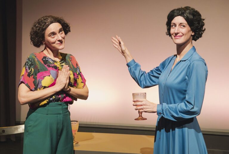 Puertollano: Diálogo teatral en el Auditorio con la concejalía de Igualdad entre Victoria Kent y Clara Campoamor en “Victoria viene a cenar”