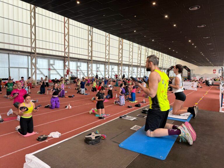 Puertollano da la bienvenida a la primavera con la solidaria máster class «Fit Flower Power»