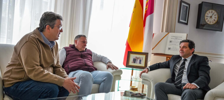 Valverde muestra el respaldo de la Diputación a la Hermandad de la Virgen del Prado con motivo de su 425 aniversario