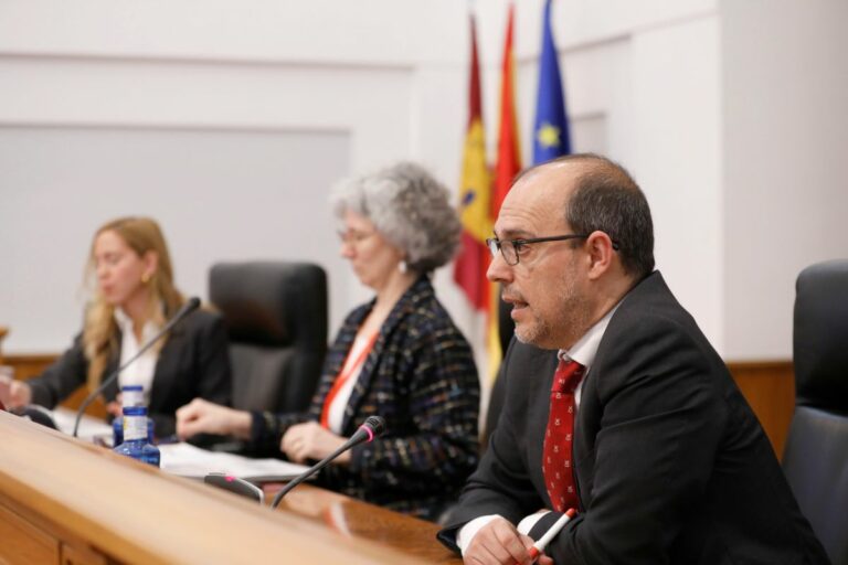 Bellido agradece que las formas en las Cortes regionales “no estén cruzando las fronteras con faltas de respeto”, pero reclama que se recuperen “los grandes consensos de fondo”