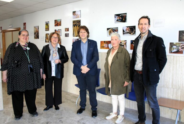 El Gobierno regional acerca la labor de los artesanos en la exposición fotográfica ‘El arte de las manos’ del colectivo Fotoclickciudadreal