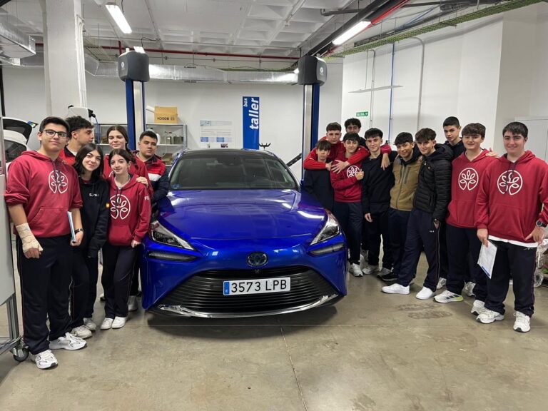 Puertollano: Los alumnos de 4º de ESO del colegio María Inmaculada MIP visitan el Centro Nacional de Hidrogeno
