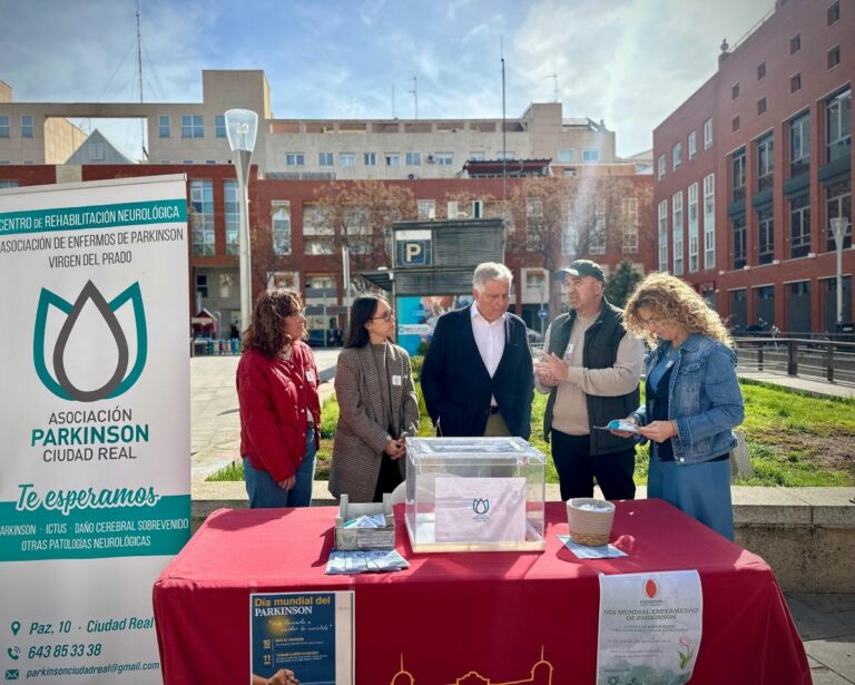 Cañizares muestra su solidaridad con la Asociación de Parkinson Virgen del Prado