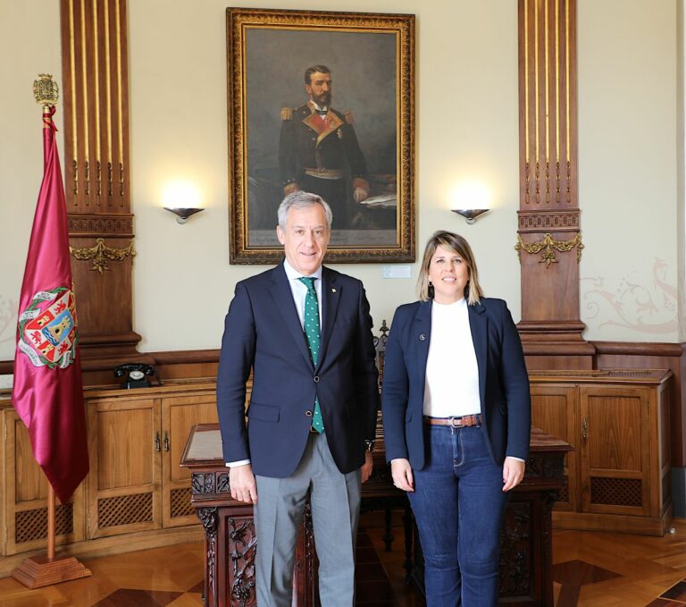 Compromiso y cercanía: Eurocaja Rural presenta su modelo de negocio a la alcaldesa de Cartagena