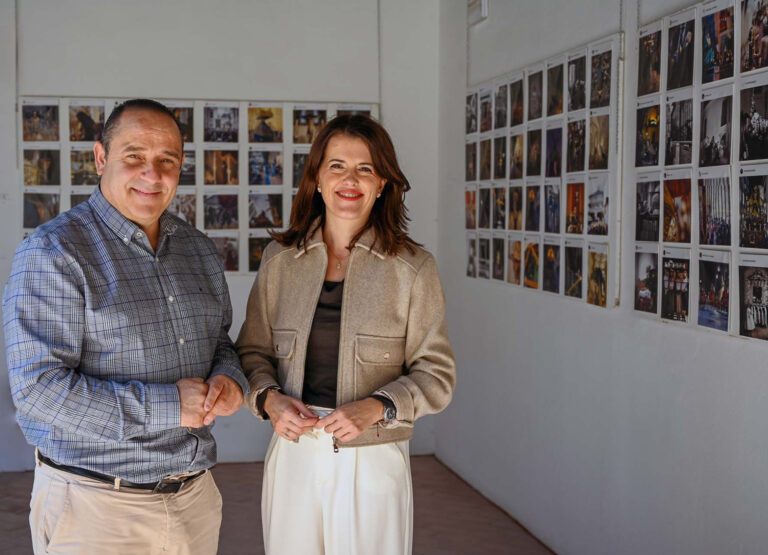 La Diputación de Ciudad Real reafirma su compromiso con la Semana Santa en una visita a la VIII Exposición Fotográfica de “Ayer y Hoy”