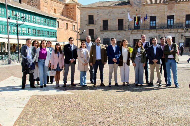 Núñez anuncia el registro en las Cortes de una comisión para analizar las consecuencias de la política arancelaria de Trump en el campo y la industria de Castilla-La Mancha