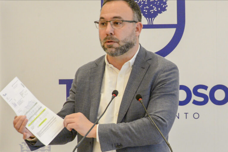 El alcalde pide la dimisión de Barato por “mentir a los vecinos sobre el canon del agua”