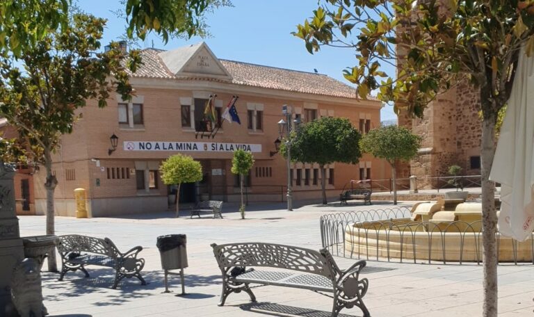 El PP denuncia que el alcalde de Torrenueva ha contratado a un asesor jurídico a pesar de un informe desfavorable de Secretaría