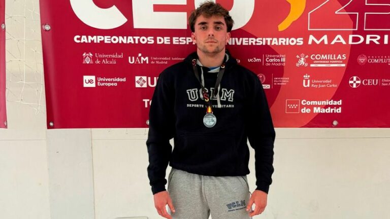 El estudiante de la UCLM Carlos Vallejo Maroto, medalla de plata en el Campeonato de España Universitario de lucha