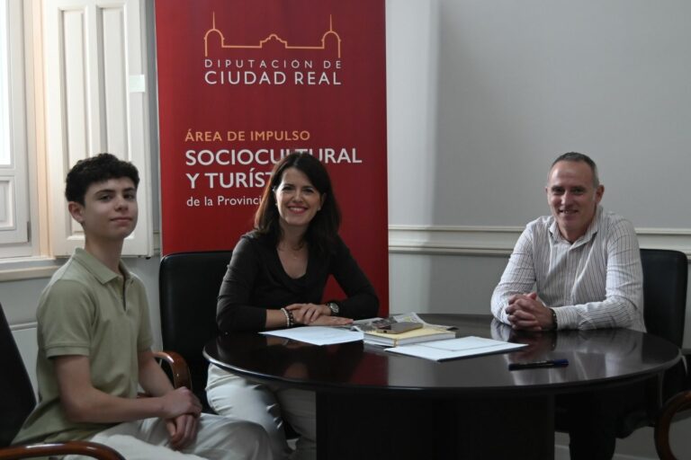 La Diputación apoya el talento ciudadrealeño: María Jesús Pelayo (VOX) recibe al joven bailarín Manuel Pérez León tras su histórico triunfo internacional