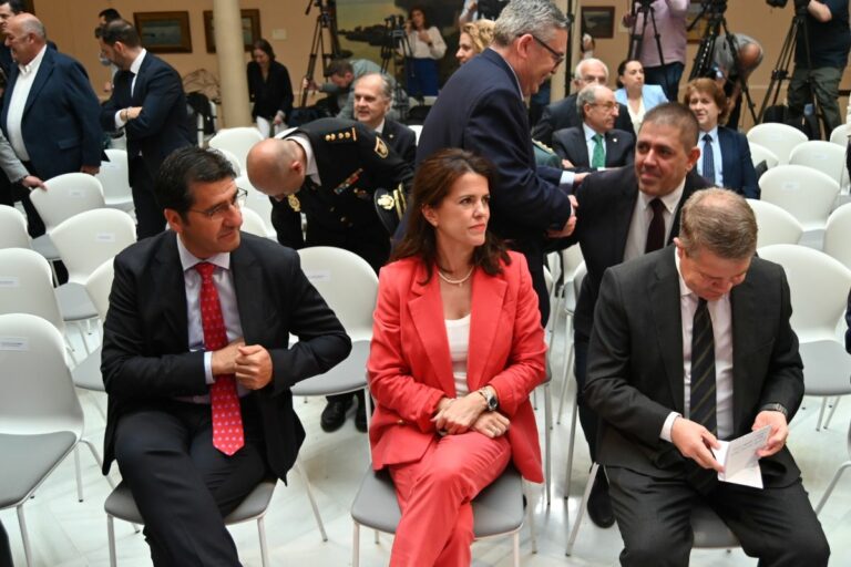 Vox reafirma su apoyo a la cadena de valor del vino en la presentación de la nueva edición de FENAVIN 2025