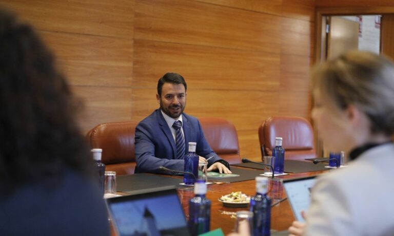 Vox afea «hipocresía» de Page sobre inmigración ilegal: «Un día se opone a reparto y otro permite alojamientos secretos»