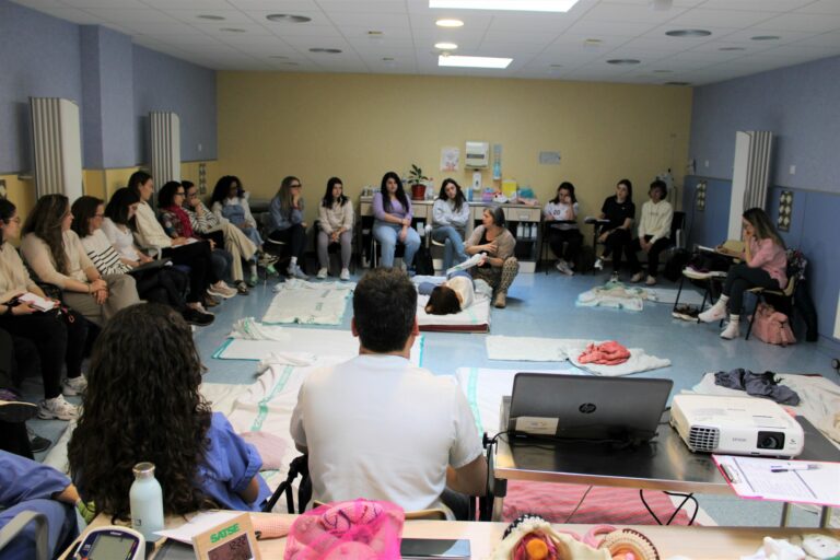 Especialistas en atención perinatal se forman en el Hospital Universitario Mancha Centro en técnicas biomecánicas para favorecer el parto natural