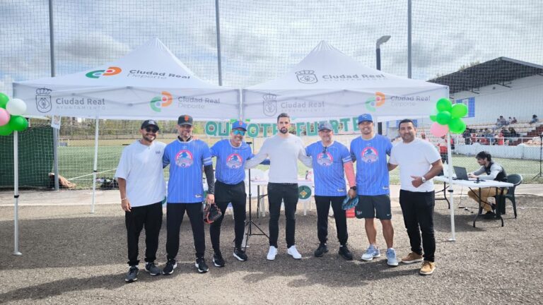 Cinco leyendas del béisbol norteamericano imparten un clínic en Ciudad Real