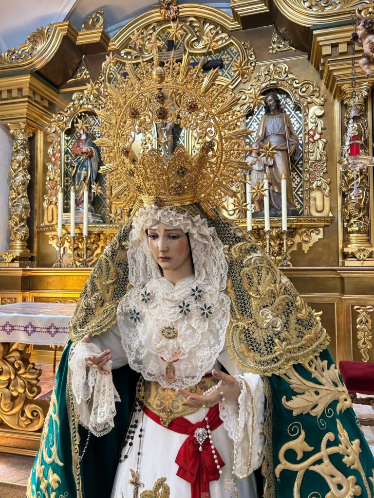 Puertollano: La Esperanza Macarena ya luce ataviada para presidir el Vía Crucis de la Junta General de Cofradías
